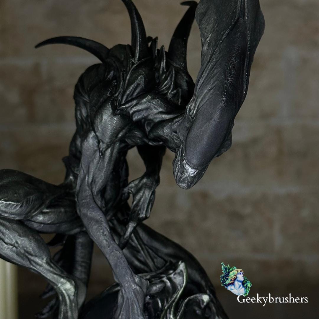 Alien- pen holder Statue | Hand-Painted plastic Diorama (210mm)