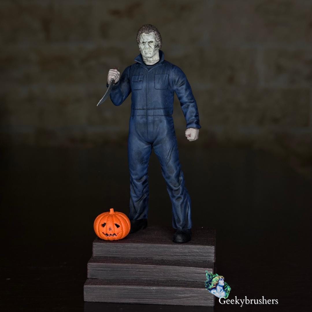 Michael Myers mini Figure| Halloween collectible | Hand-Painted Resin Diorama (75mm)