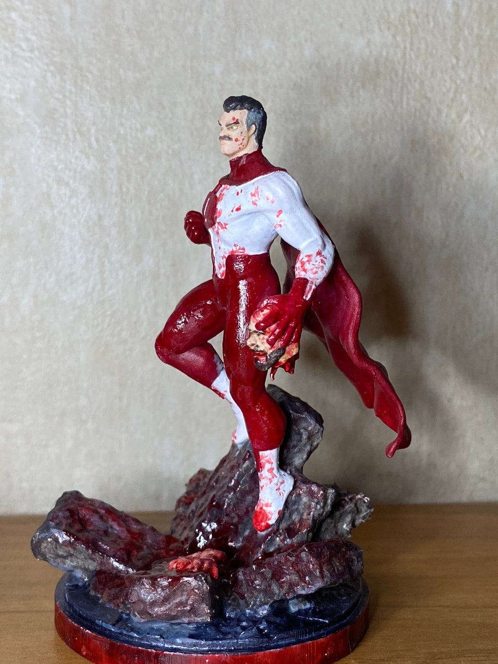 Omni-man  figure, hand painted, 3d printed, tabletop 10cm miniature