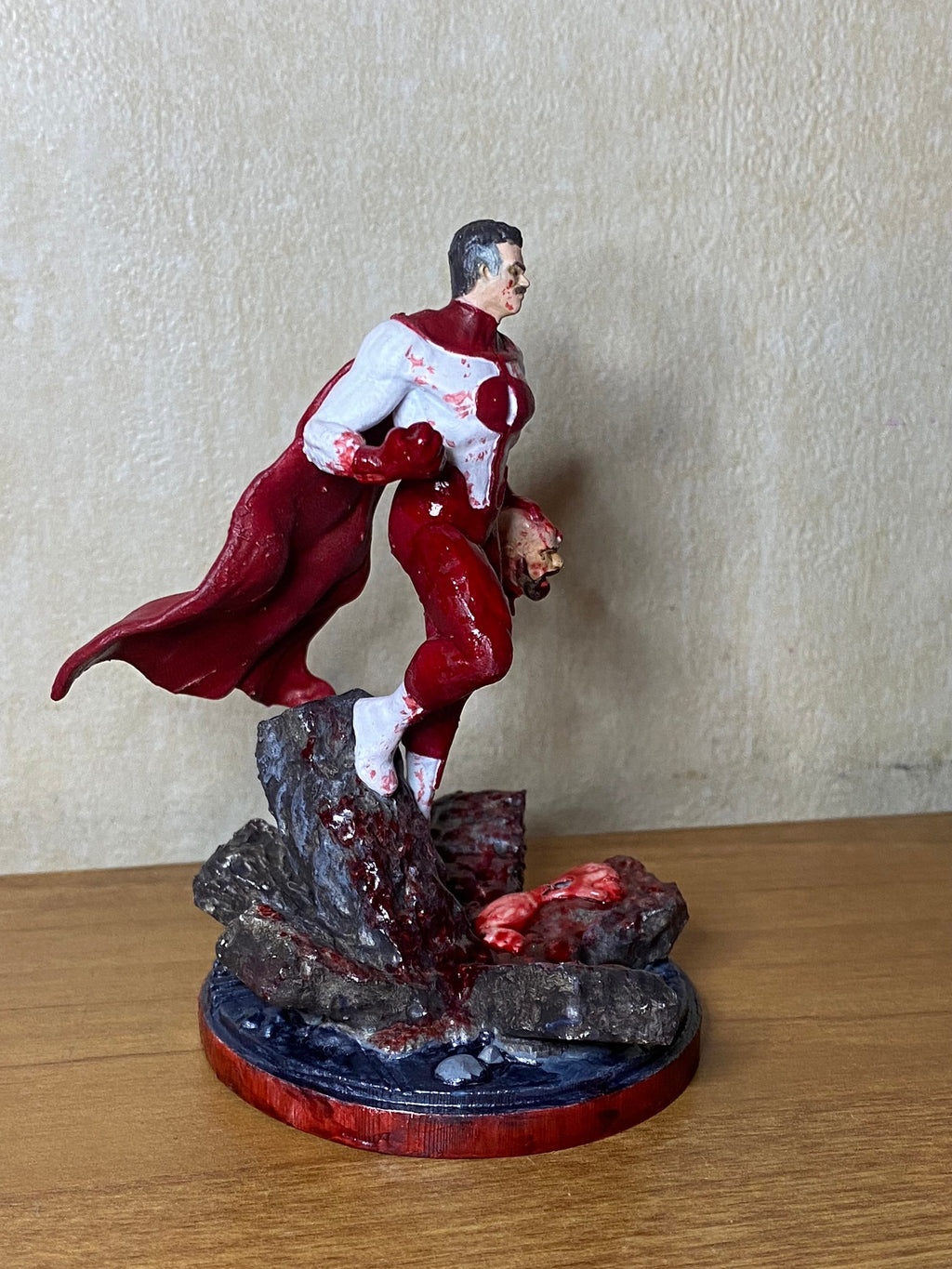 Omni-man  figure, hand painted, 3d printed, tabletop 10cm miniature